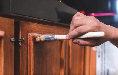 FIVE MYTHS ABOUT WOOD CABINET REFINISHING THAT COST YOU MONEY